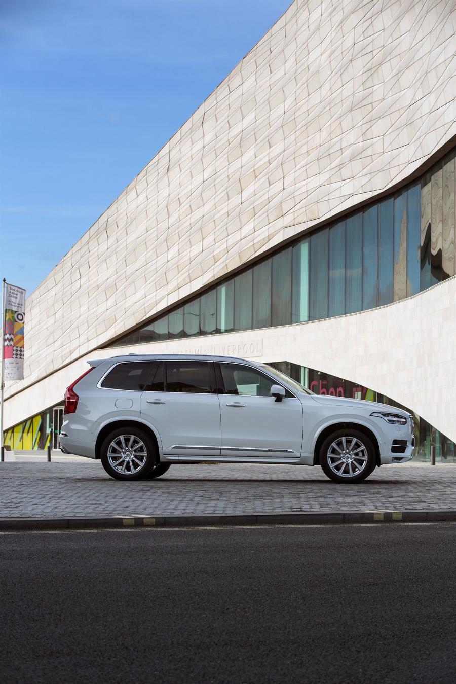  Volvo XC90 D5 Inscription 2015 года  (UK) (фото 16 из 30)